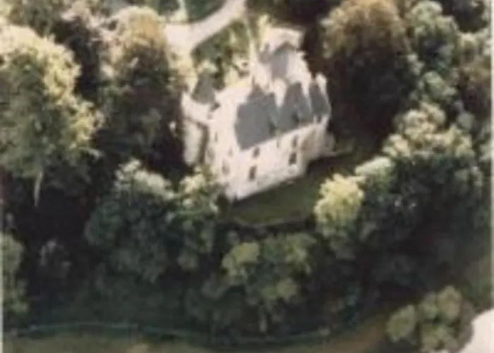 Hotel Chateau D'agneaux 3*